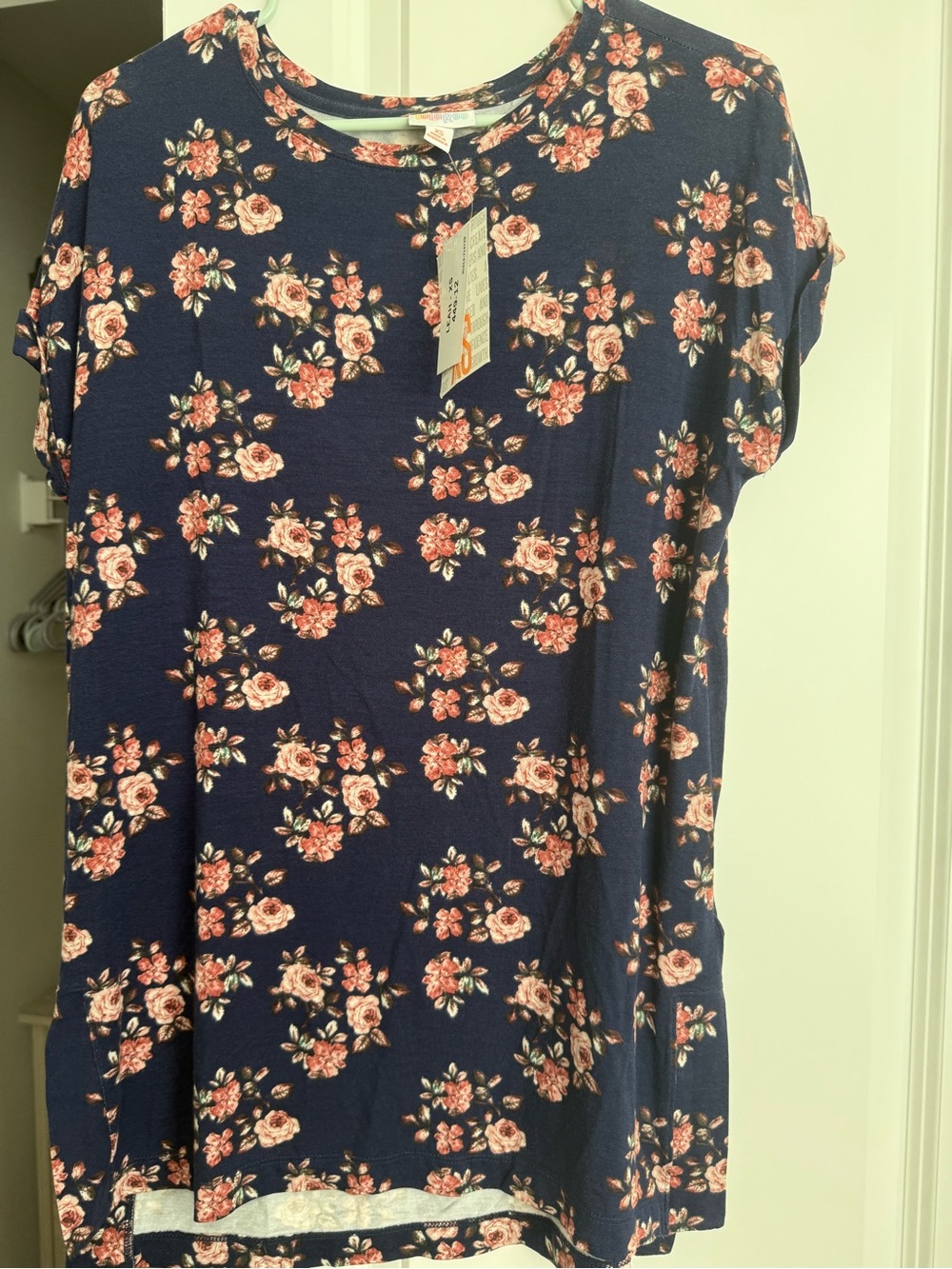 NWT Lularoe XS floral Leah